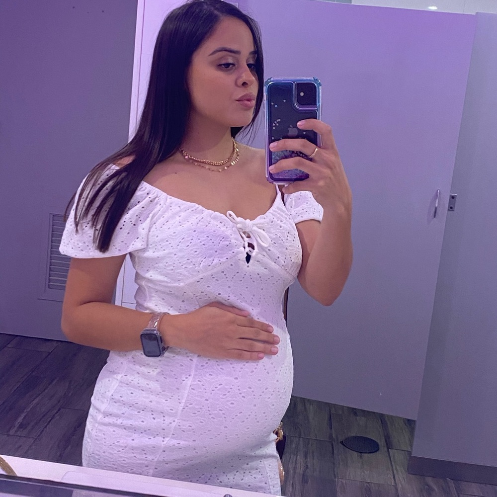 Short white dress with pretty patterns🤍